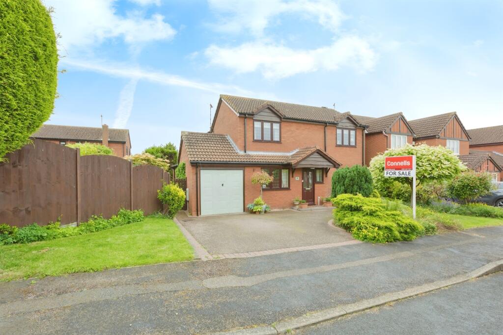 4 bedroom detached house for sale in Camelot Way, Narborough, Leicester, LE19