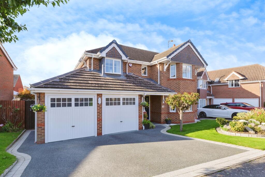 4 bedroom detached house for sale in Speedwell Drive, Broughton Astley