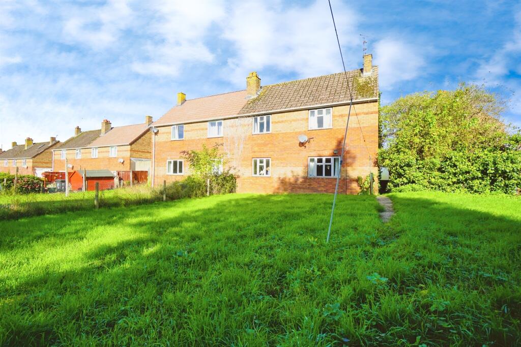 3 bedroom semidetached house for sale in Smithy, Hull, Taunton