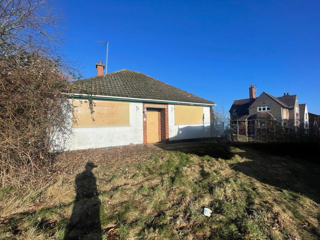 2 bedroom detached bungalow for sale in Sapcote Road, Burbage, Hinckley