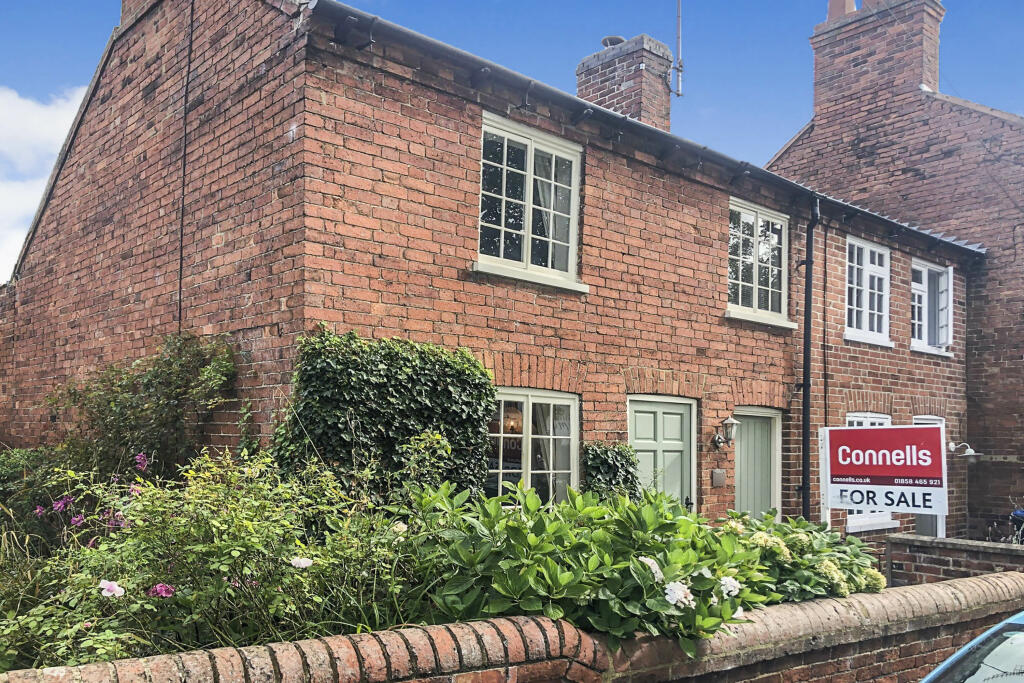 2 bedroom character property for sale in The Green, Great Bowden