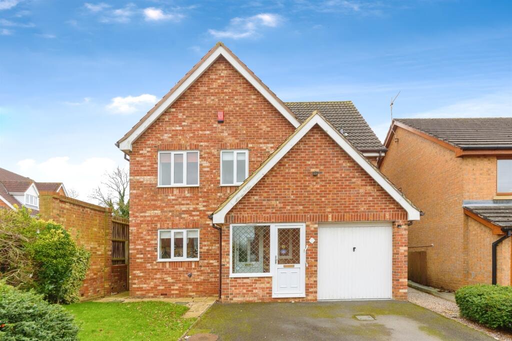 4 bedroom detached house for sale in Petworth Drive, Market Harborough