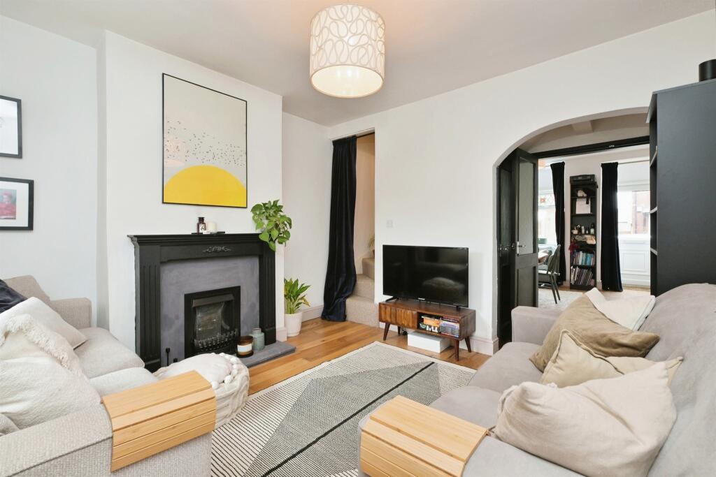 3 bedroom semidetached house for sale in Bath Street, Market