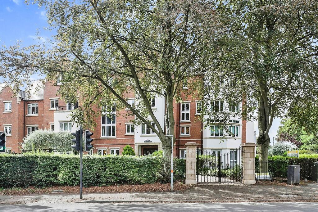 1 bedroom flat for sale in Harlestone Road, Northampton, NN5