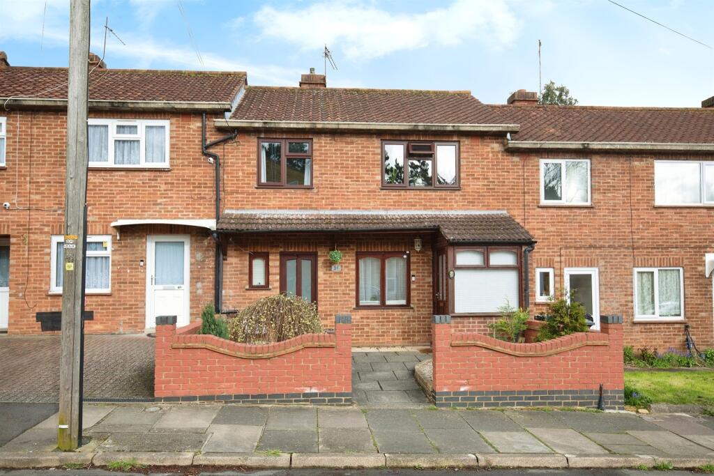 3 bedroom terraced house for sale in Birchfield Crescent, Northampton, NN3
