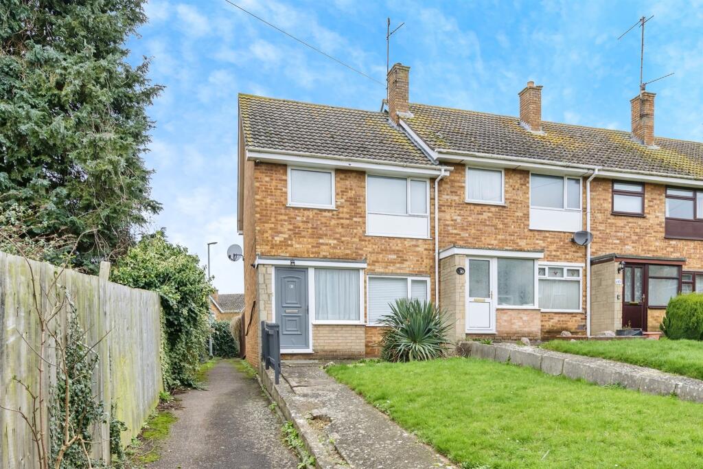 3 bedroom end of terrace house for sale in Grasscroft, Northampton, NN2