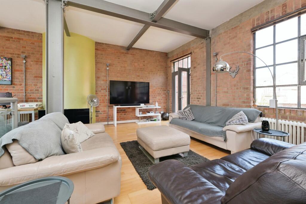 2 bedroom ground floor flat for sale in Bunting Road, Northampton, NN2