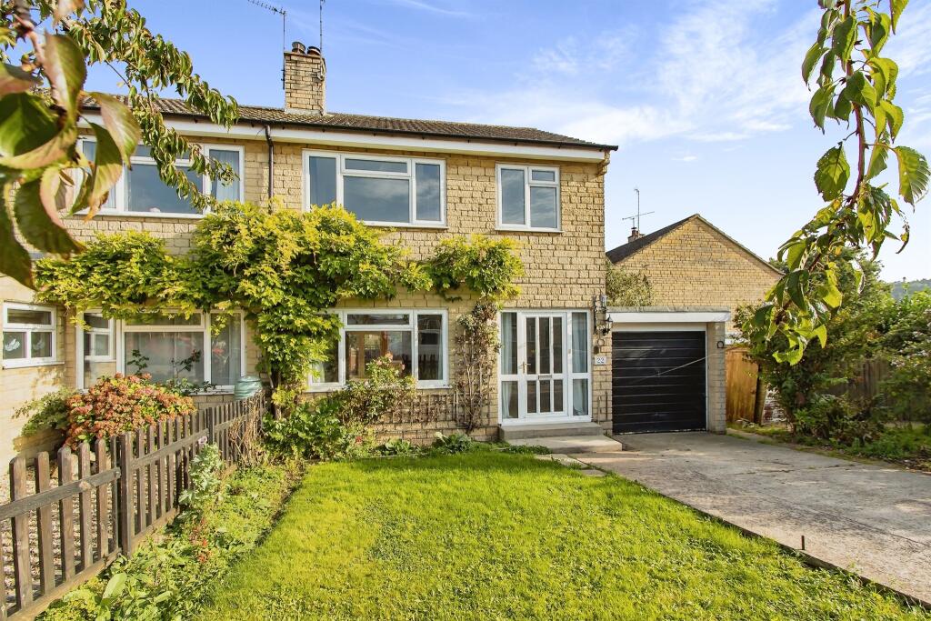 3 bedroom semidetached house for sale in Crossfields, Nether Compton