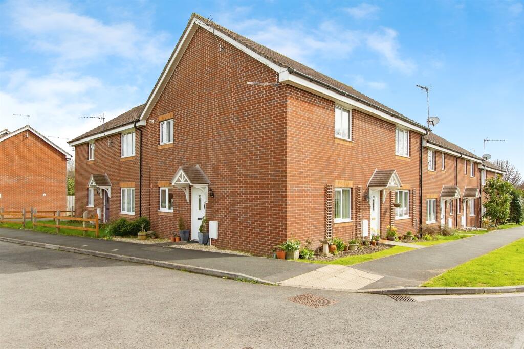 2 bedroom flat for sale in Wheathill Way, Milborne Port, Sherborne, DT9