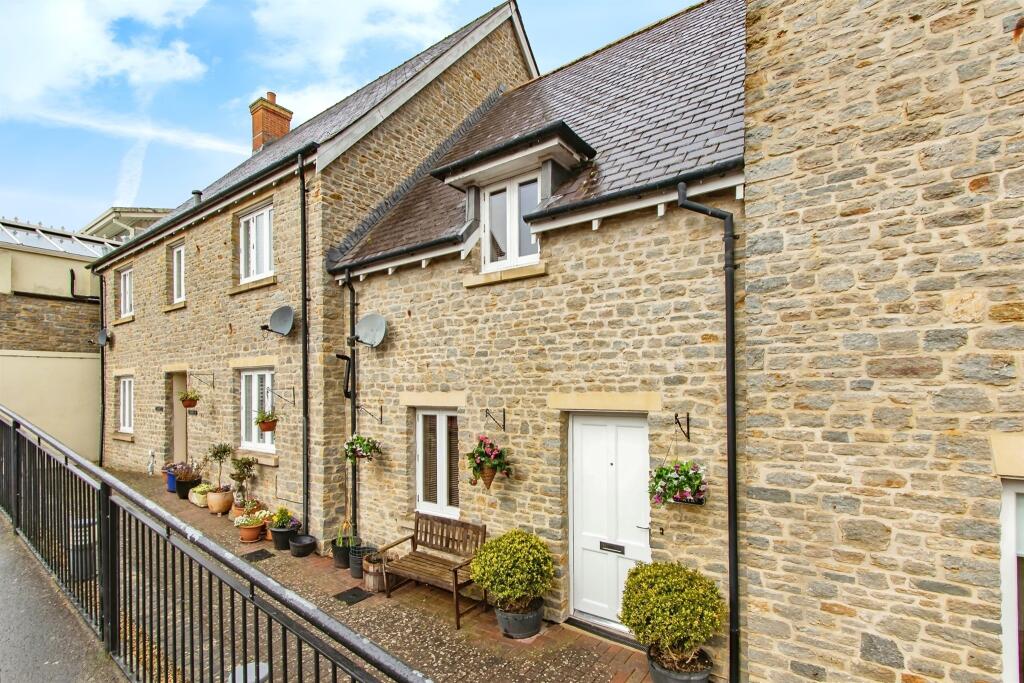 2 bedroom terraced house for sale in Ring Street, Stalbridge