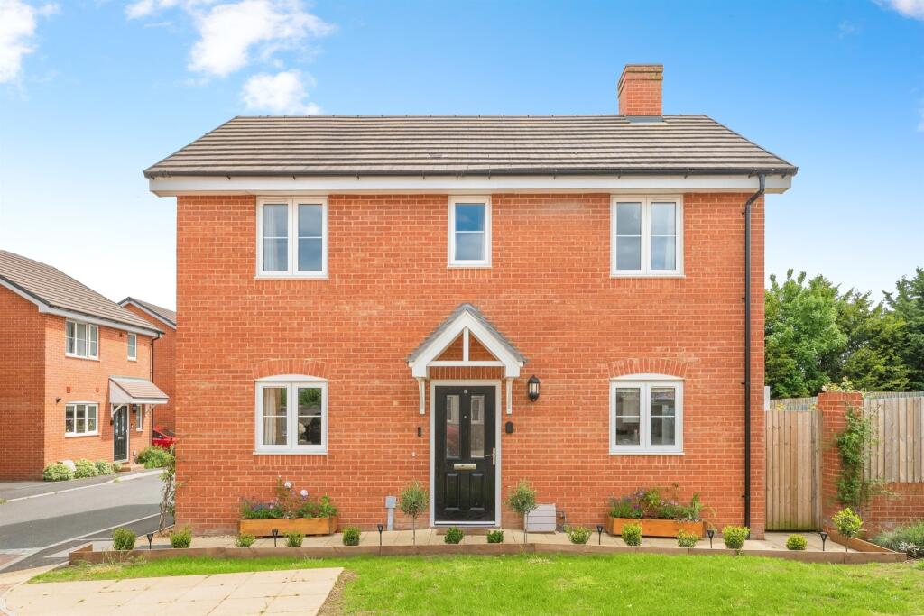 3 bedroom detached house for sale in Robin Way, Stalbridge, Sturminster