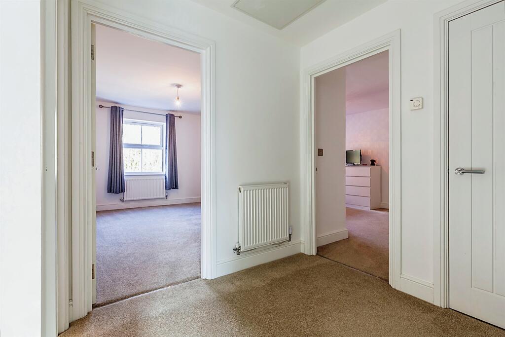 2 bedroom flat for sale in Station Road, RUSHDEN, NN10