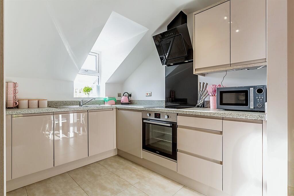 2 bedroom flat for sale in Station Road, RUSHDEN, NN10