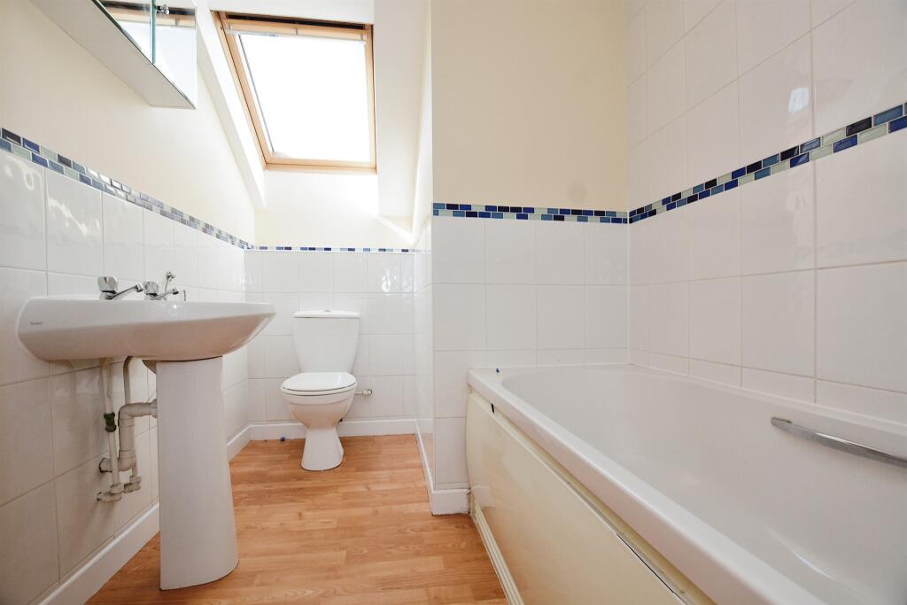 2 bedroom apartment for sale in Northampton Road, Wellingborough, NN8