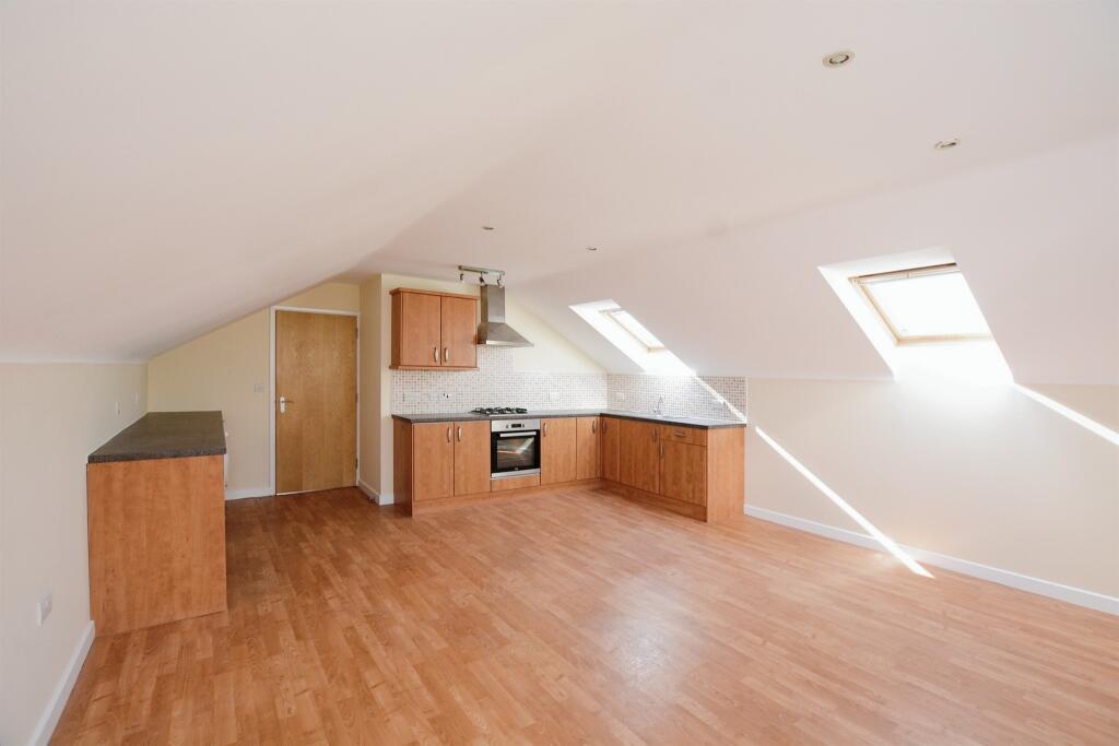 2 bedroom apartment for sale in Northampton Road, Wellingborough, NN8