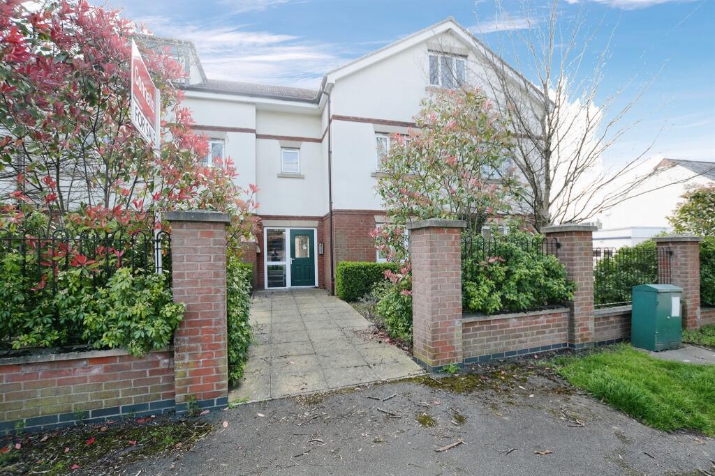 2 bedroom apartment for sale in Northampton Road, Wellingborough, NN8