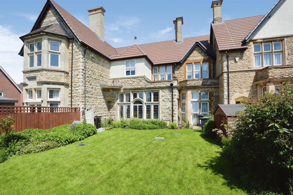 3 bedroom apartment for sale in The Drive, Rushden, NN10