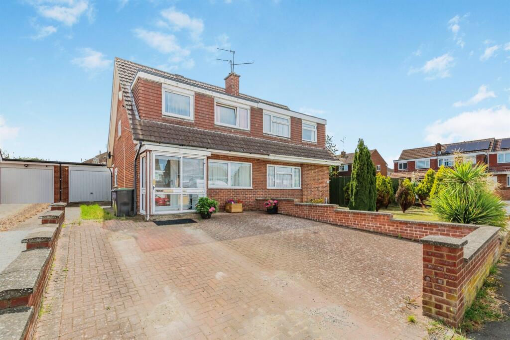 Main image of property: Grangeway, Rushden