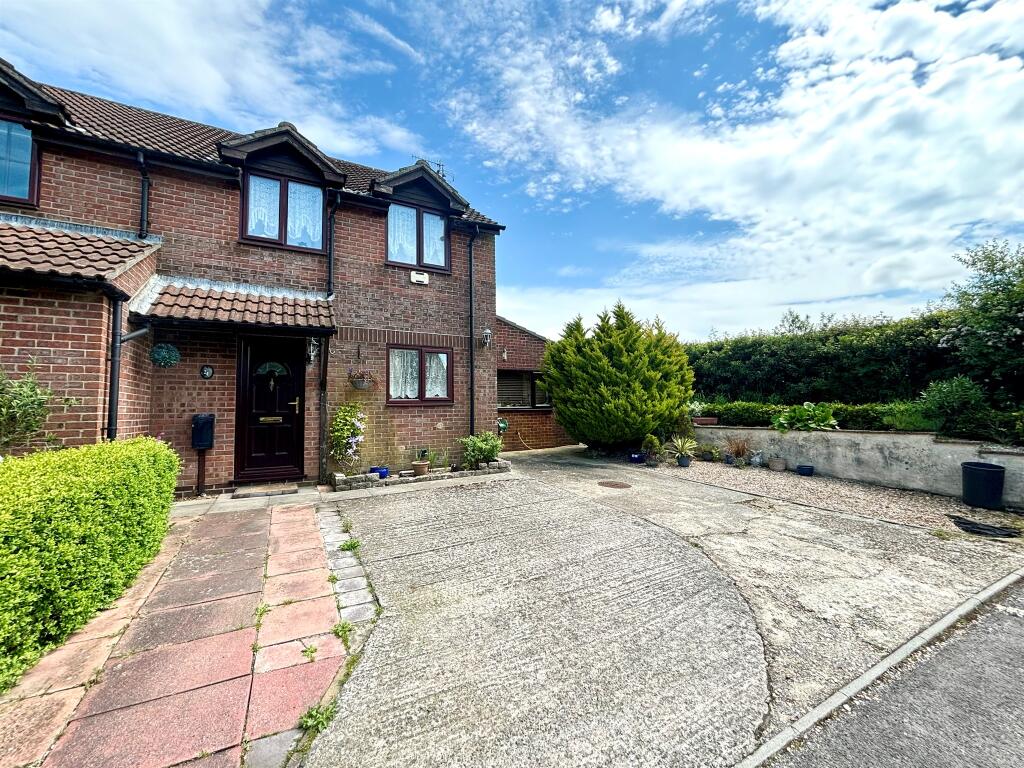 3 bedroom semidetached house for sale in London Close, Piddlehinton