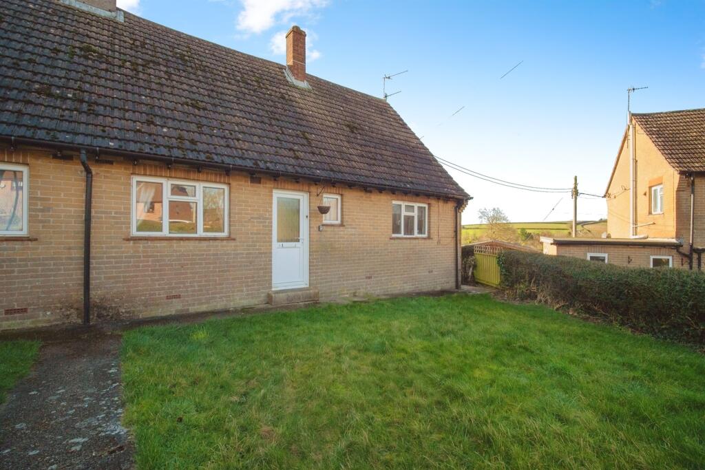 3 bedroom semidetached house for sale in London Close, Piddlehinton