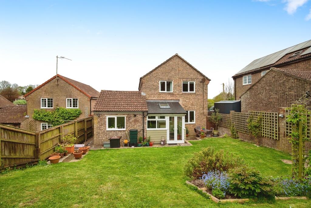 4 bedroom detached house for sale in Cowleaze, Martinstown, Dorchester, DT2