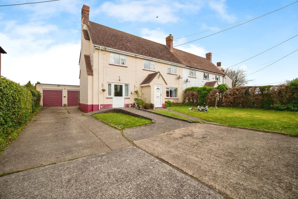 3 bedroom semidetached house for sale in Homefield, Milborne St