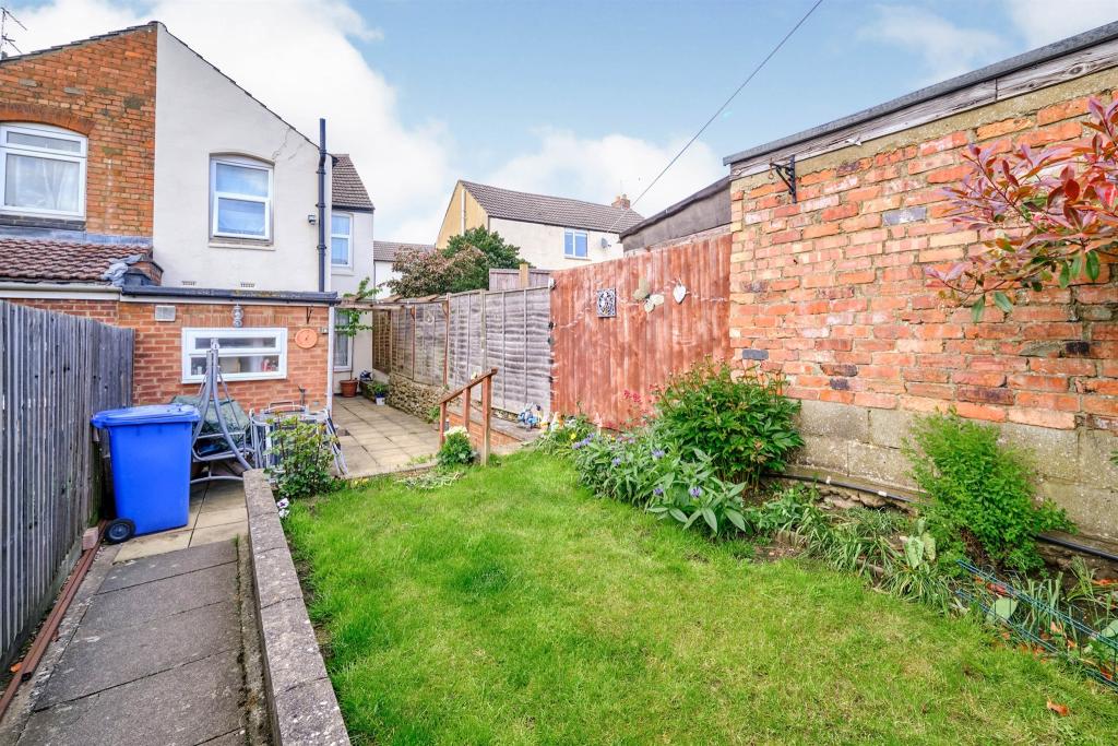 3 bedroom terraced house for sale in Cobden Street, Kettering, NN16