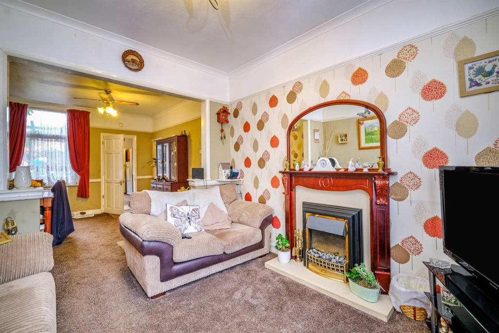3 bedroom terraced house for sale in Cobden Street, Kettering, NN16