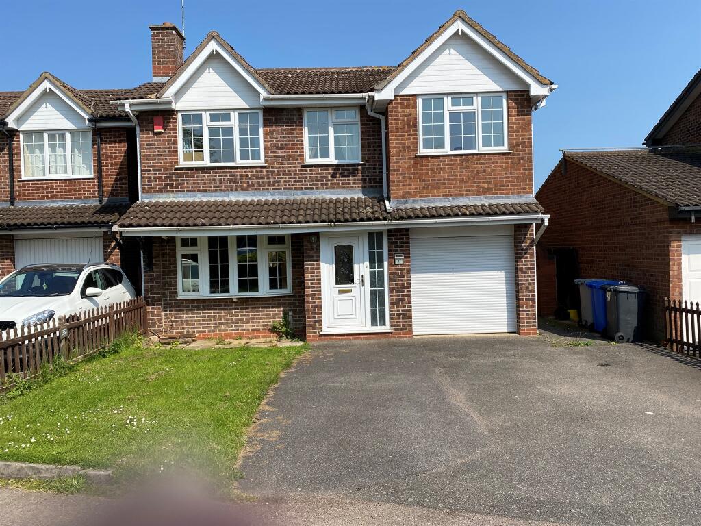 4 bedroom detached house for sale in Dickens Drive, Kettering, NN16