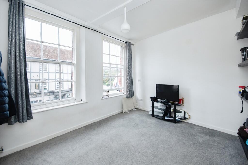 2 bedroom flat for sale in West Street, Blandford Forum, DT11