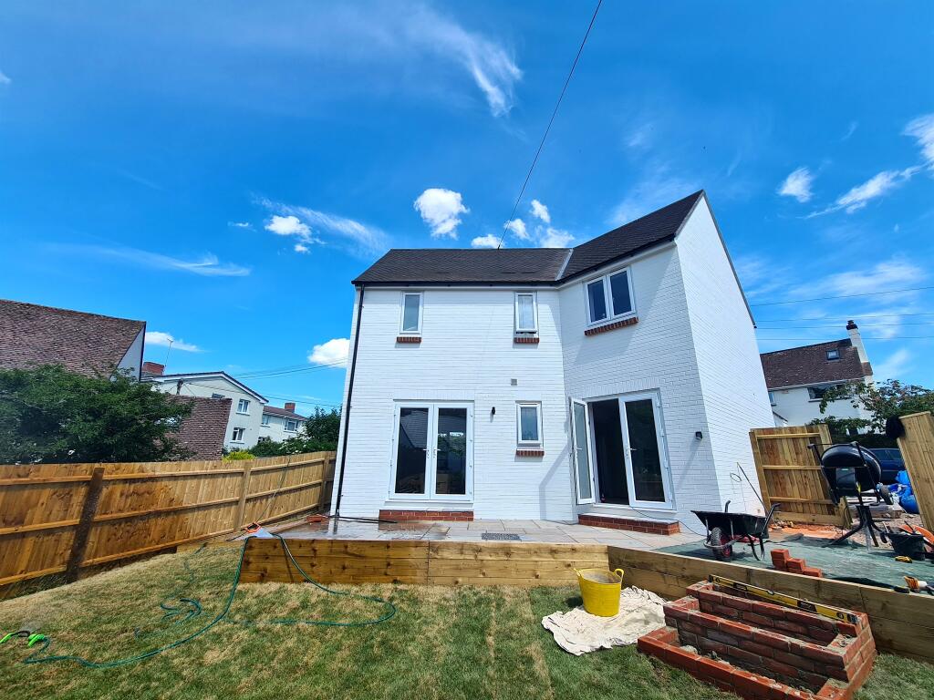 3 bedroom detached house