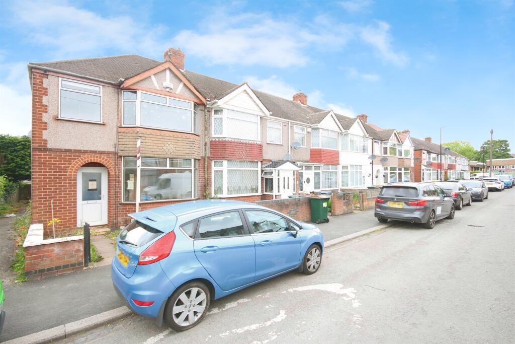 3 bedroom end of terrace house for sale in Morland Road, Holbrooks