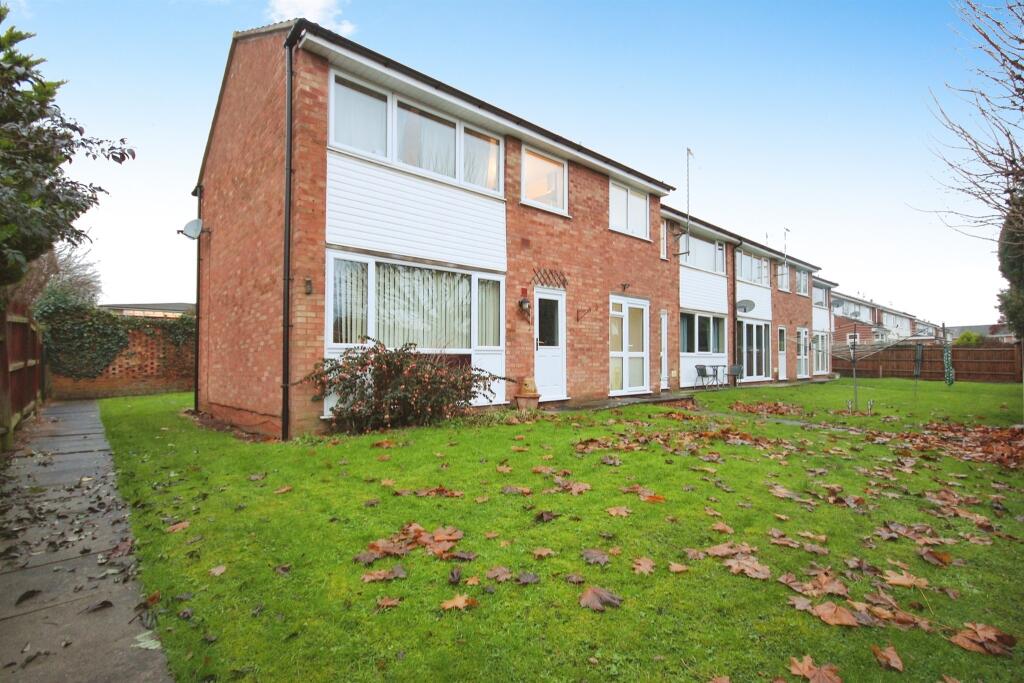 1 bedroom ground floor flat for sale in Markham Drive, Whitnash