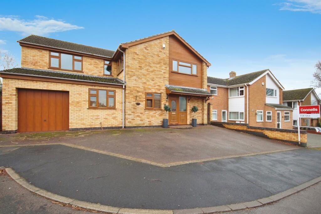 5 bedroom detached house for sale in Chance Fields, Radford Semele
