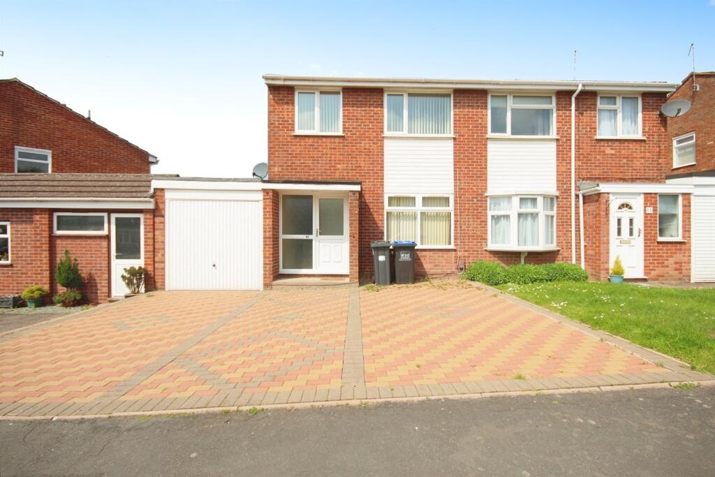 3 bedroom semi-detached house for sale in Coppice Road, Whitnash, Leamington Spa, CV31