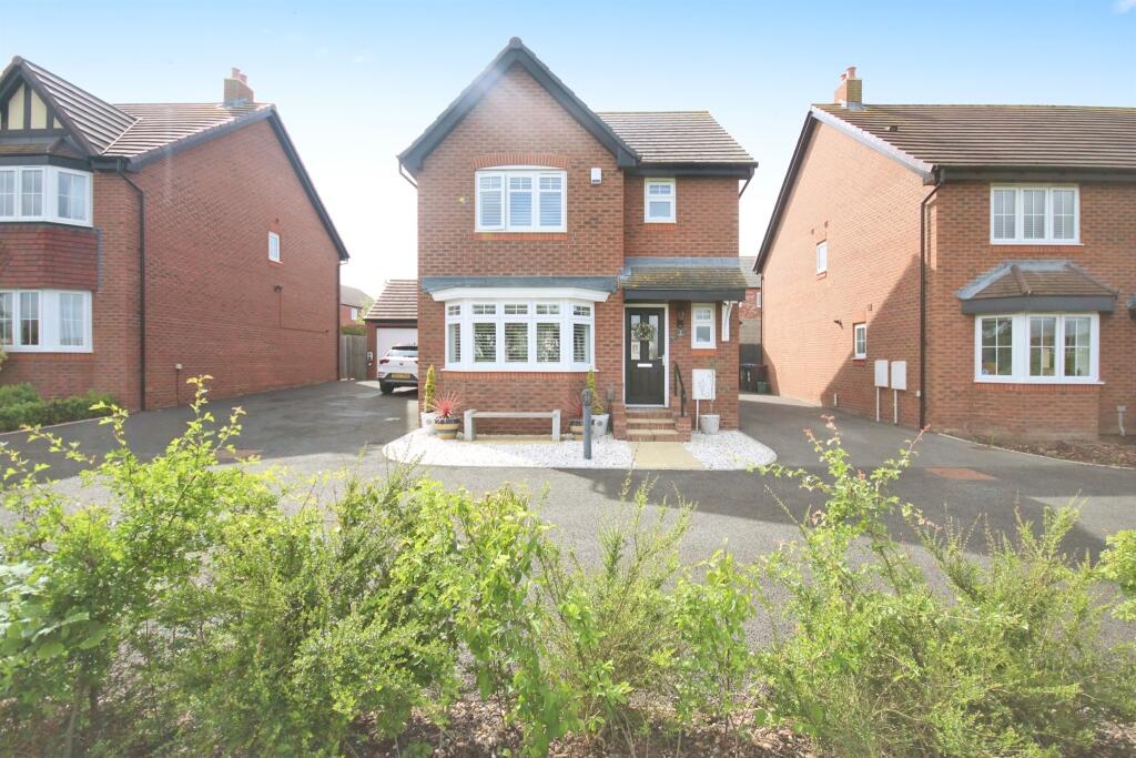 3 bedroom detached house for sale in Whitehead Drive, Warwick, CV34