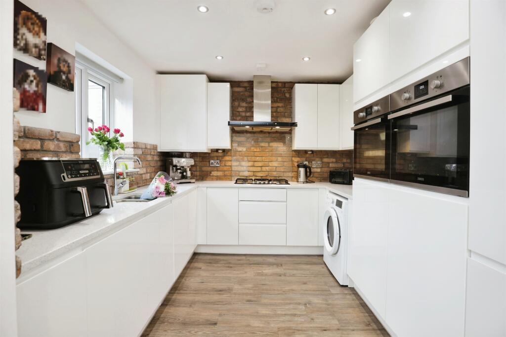 Additional property image - Jubilee Way, Bishops Tachbrook, Leamington Spa