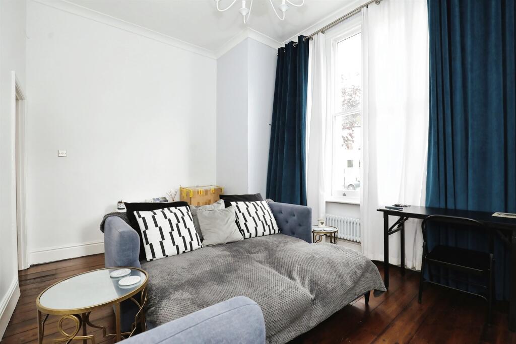 Additional property image - Russell Terrace, Leamington Spa