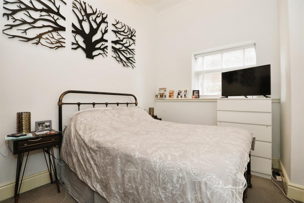 Additional property image - Russell Terrace, Leamington Spa
