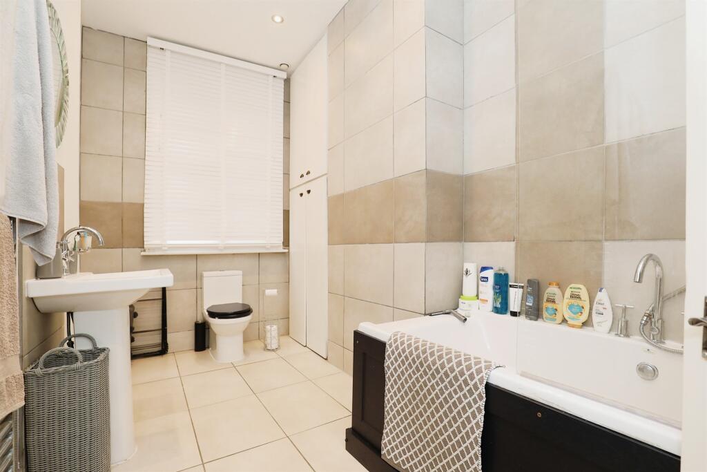 Additional property image - Russell Terrace, Leamington Spa