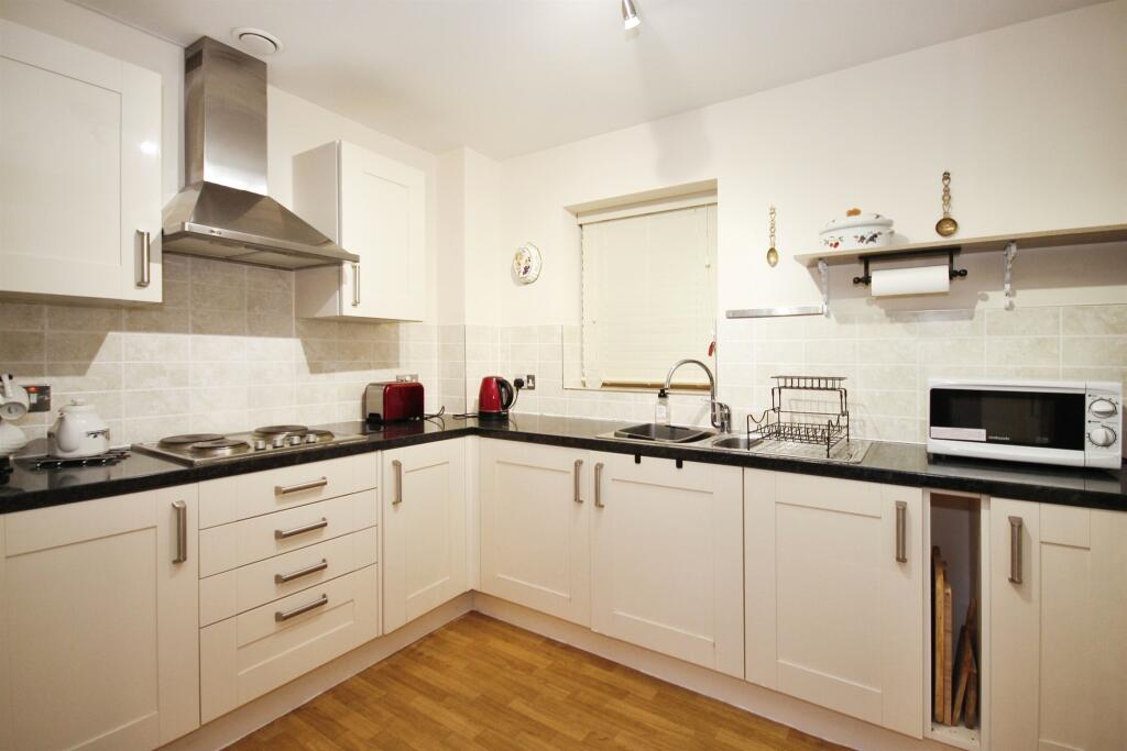 Additional property image - Queensway, Leamington Spa
