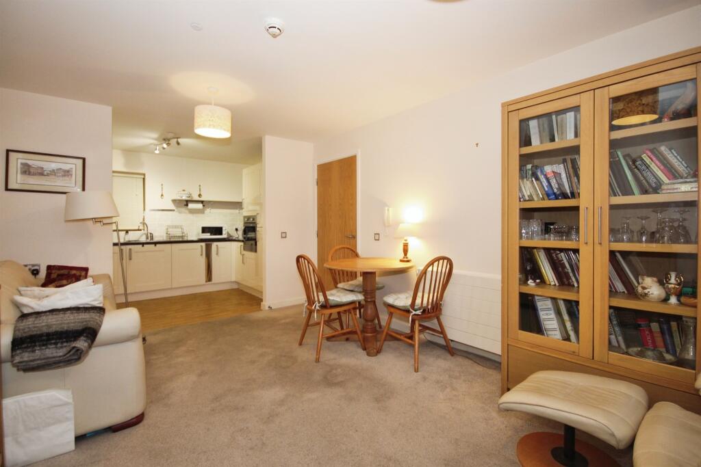 Additional property image - Queensway, Leamington Spa