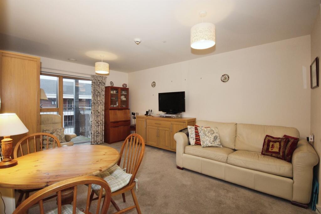 Additional property image - Queensway, Leamington Spa