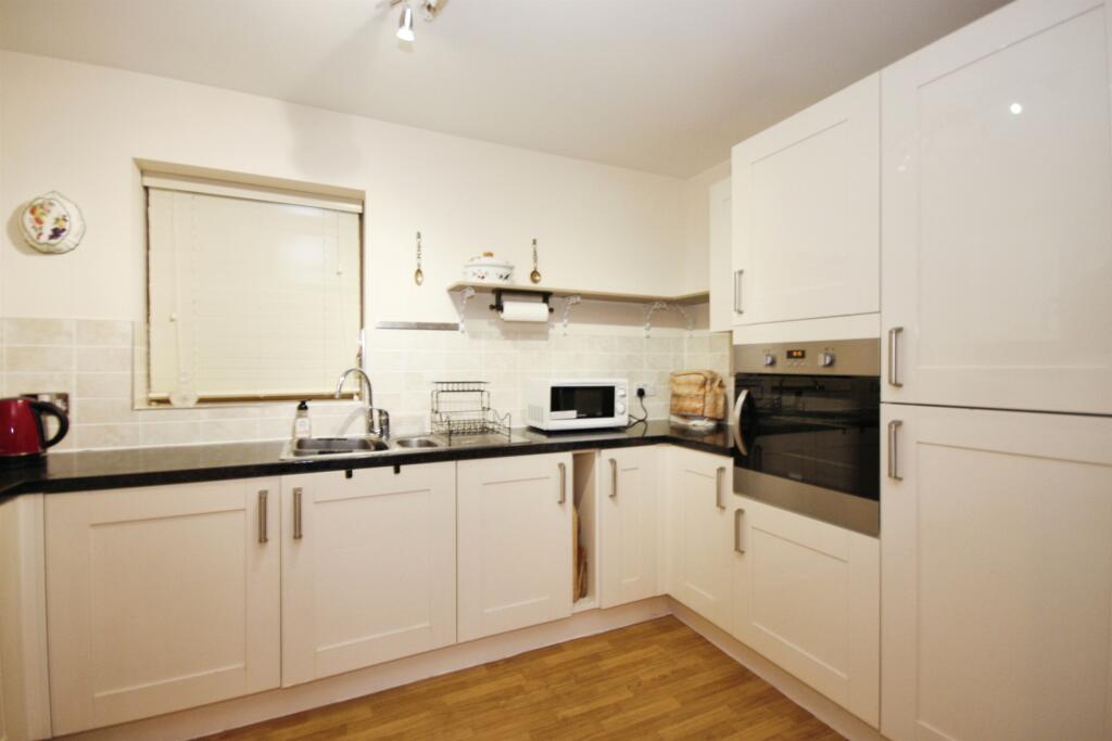 Additional property image - Queensway, Leamington Spa