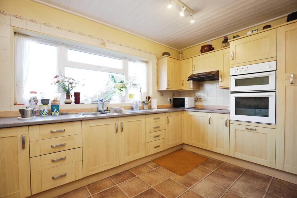 Additional property image - Vicarage Lane, Harbury, Leamington Spa