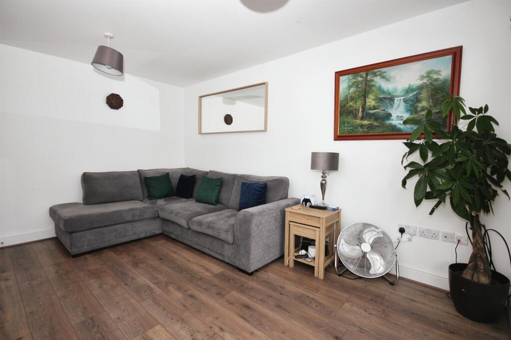 Additional property image - Foster Drive, Radford Semele, Leamington Spa