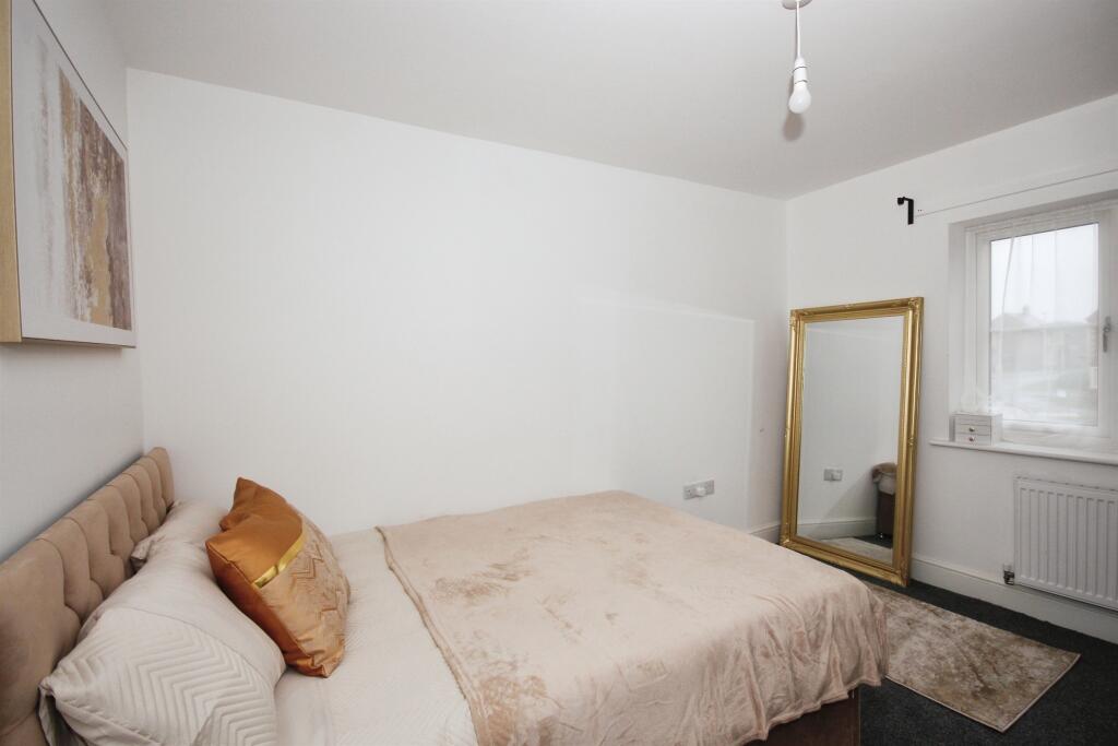 Additional property image - Foster Drive, Radford Semele, Leamington Spa