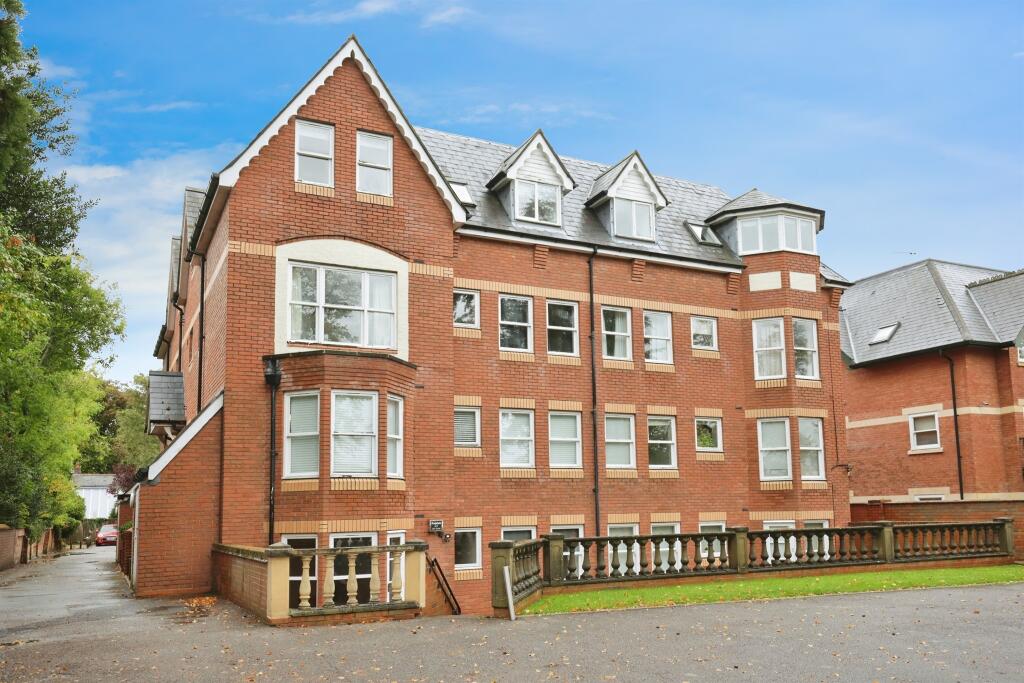Main image of property: Guys Cliffe Avenue, Leamington Spa