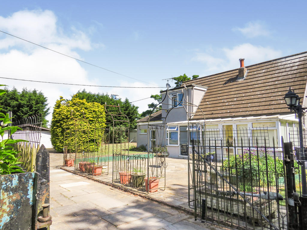 2 bedroom detached house for sale in Oxford Road, Ryton On Dunsmore