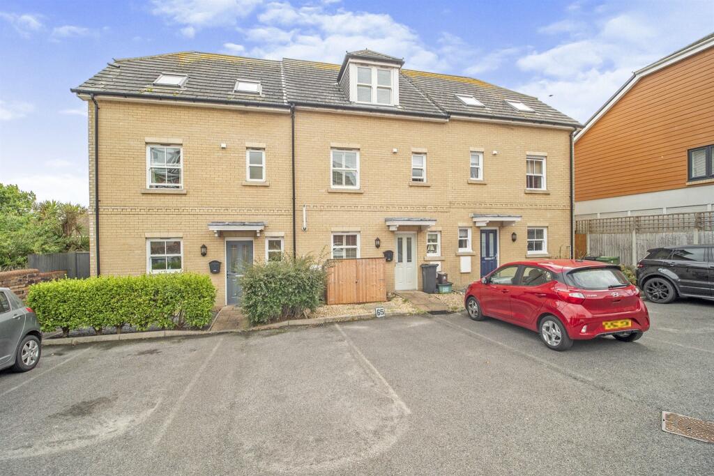 4 bedroom town house for sale in Abbotsbury Road, Weymouth, DT4